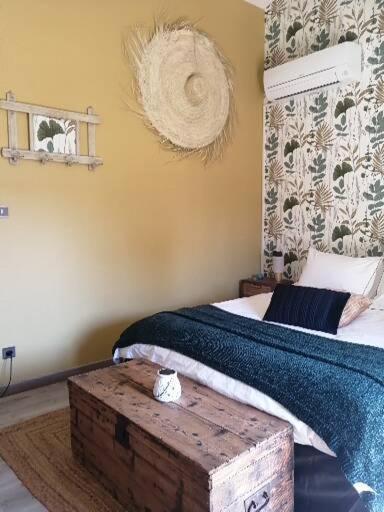 Dans Les Alpilles Les Jardins De Meyrol Homestay *