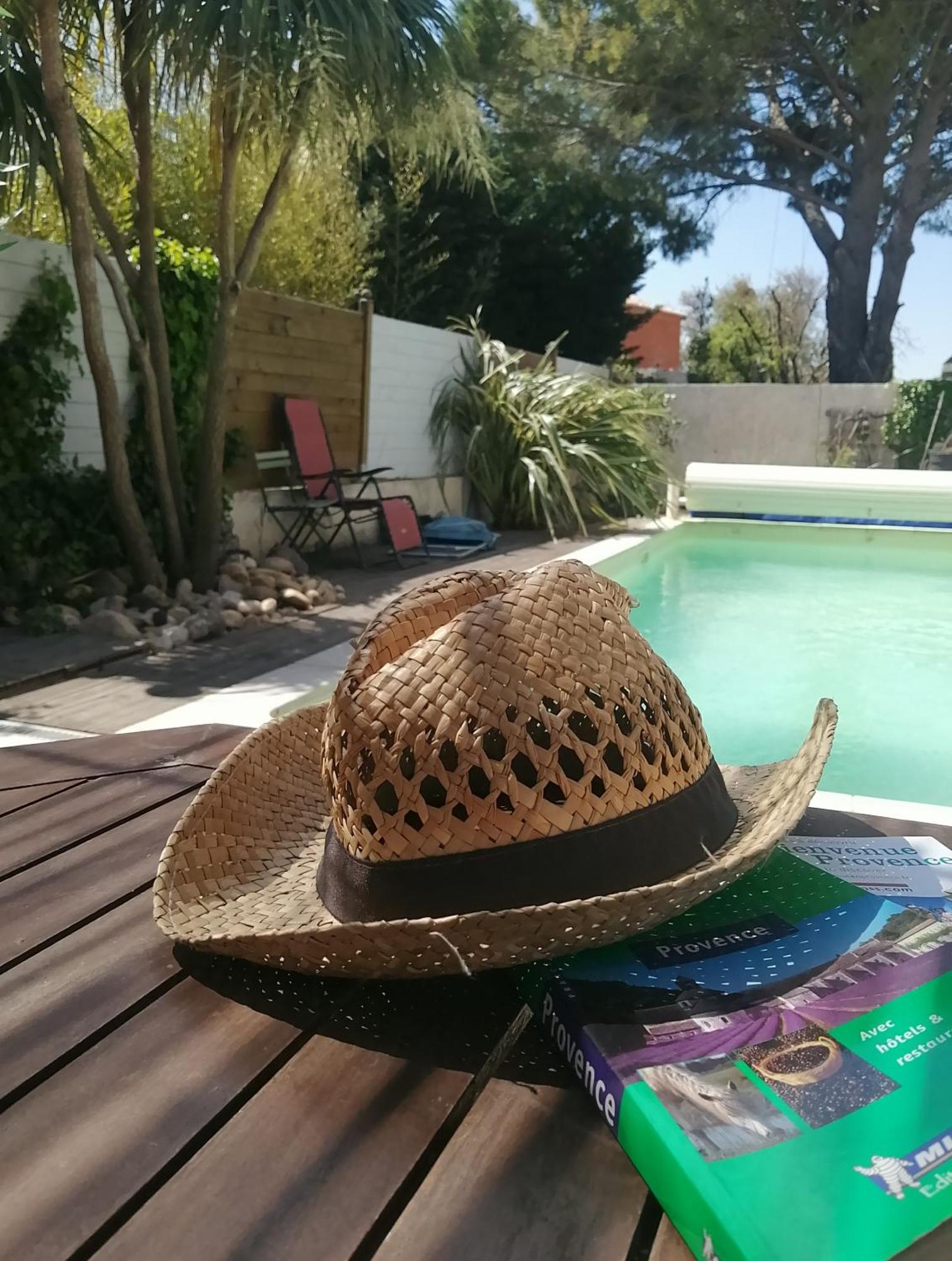 Dans Les Alpilles Les Jardins De Meyrol Homestay