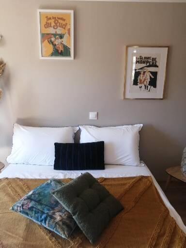 Dans Les Alpilles Les Jardins De Meyrol Homestay *